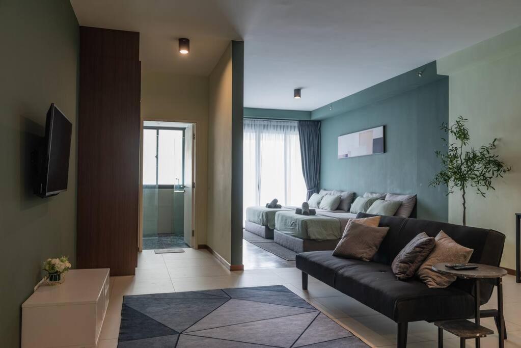 Deluxe Seaview Suite Twin Bed By The Only Bnb Tanjung Tokong Extérieur photo